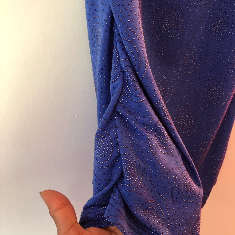 Beautiful starry blue sleeveless shirt. - Picture 4 of 5